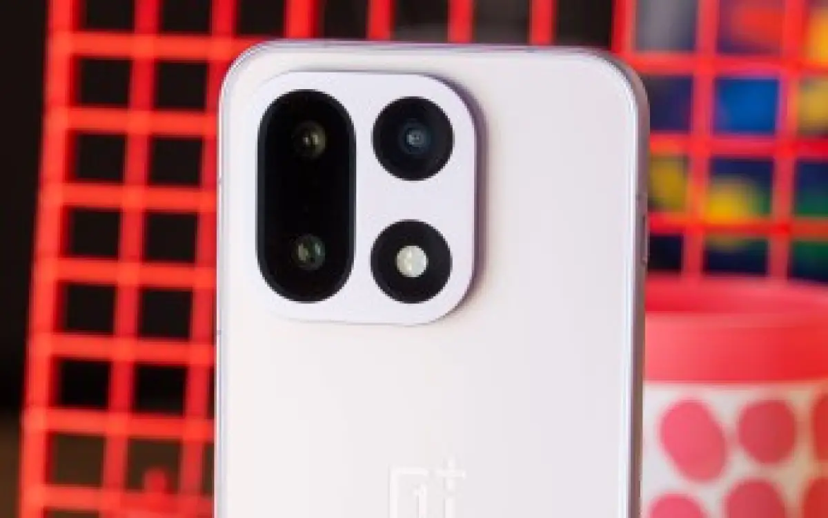 Bocoran OnePlus 16: Layar Super Mulus 165Hz dan Baterai Badak, Siap Jadi HP Gaming Impian Baru?