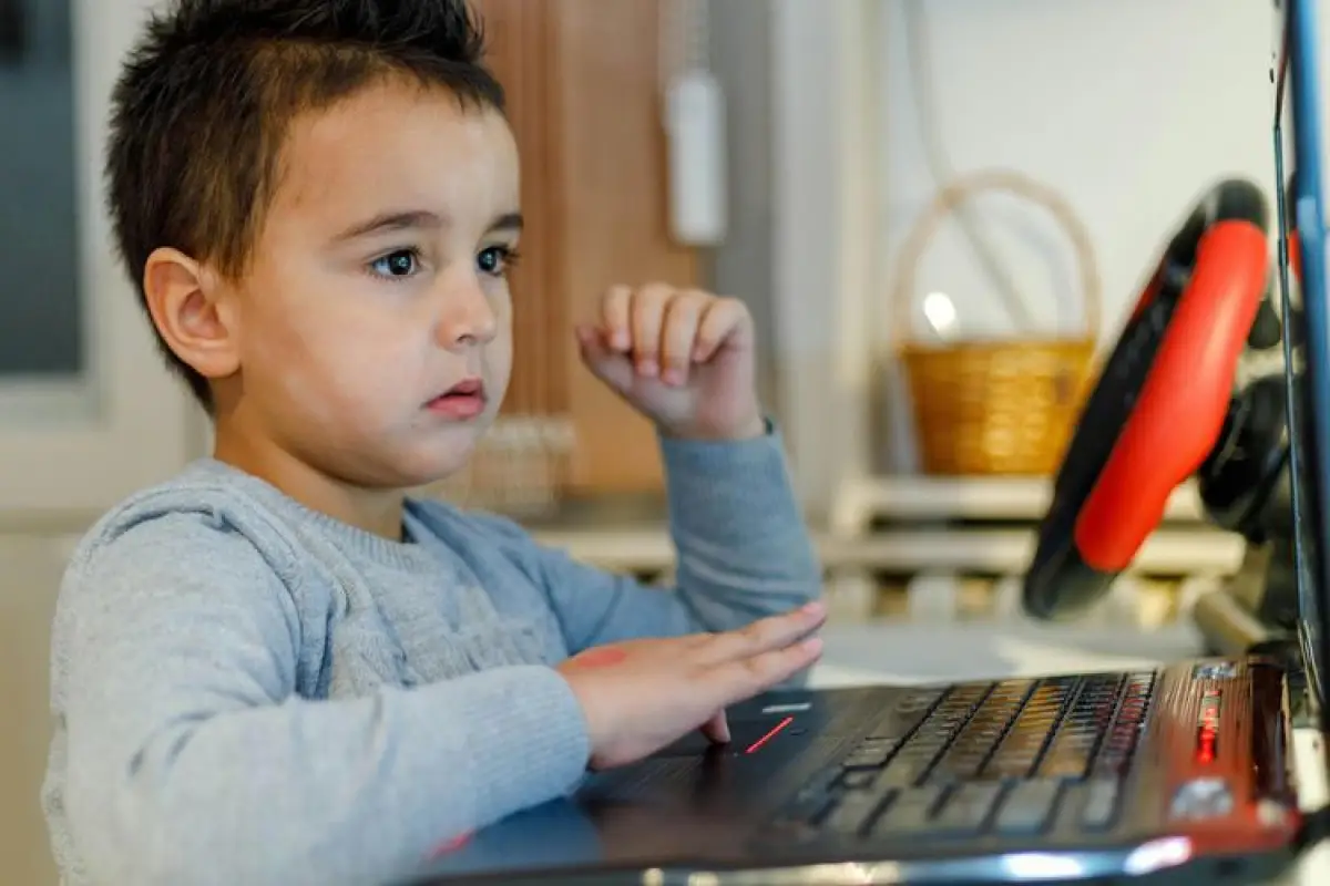 Dampak Game Online vs Bermain Fisik bagi Tumbuh Kembang Anak
